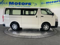 Photo of the vehicle Toyota HiAce