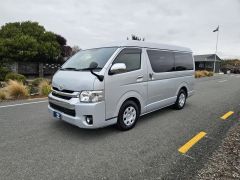 Photo of the vehicle Toyota HiAce