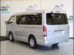 Photo of the vehicle Toyota HiAce