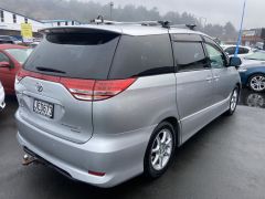 Photo of the vehicle Toyota Estima