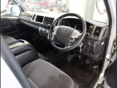 Photo of the vehicle Toyota HiAce