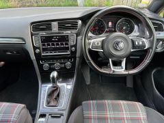 Photo of the vehicle Volkswagen Golf