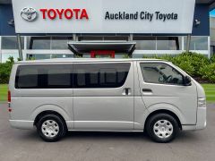 Photo of the vehicle Toyota HiAce