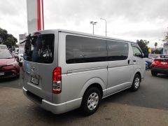 Photo of the vehicle Toyota HiAce