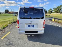 Photo of the vehicle Toyota HiAce