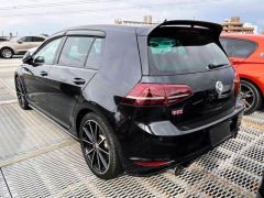 Photo of the vehicle Volkswagen Golf GTI