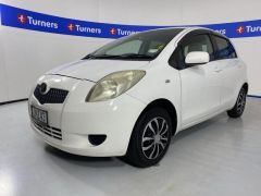 Photo of the vehicle Toyota Vitz