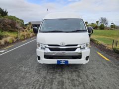 Photo of the vehicle Toyota HiAce