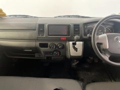 Photo of the vehicle Toyota HiAce