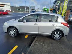 Photo of the vehicle Nissan Tiida