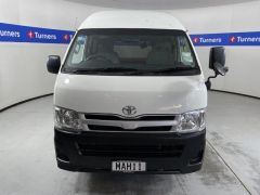 Photo of the vehicle Toyota HiAce