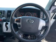 Photo of the vehicle Toyota HiAce