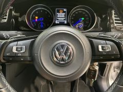 Photo of the vehicle Volkswagen Golf