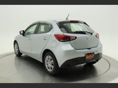 Photo of the vehicle Mazda Demio