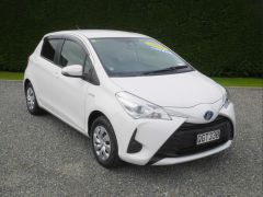 Photo of the vehicle Toyota Vitz