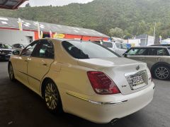 Photo of the vehicle Toyota Crown