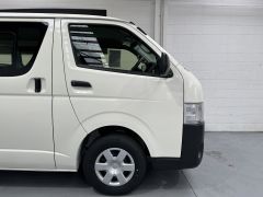 Photo of the vehicle Toyota HiAce