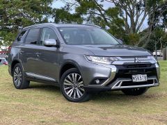 Photo of the vehicle Mitsubishi Outlander