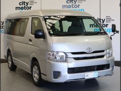 Photo of the vehicle Toyota HiAce