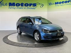 Photo of the vehicle Volkswagen Golf