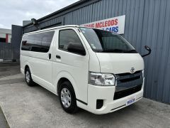 Photo of the vehicle Toyota HiAce