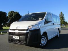 Photo of the vehicle Toyota HiAce