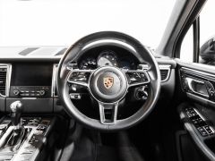 Photo of the vehicle Porsche Macan