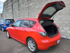 Photo of the vehicle Mazda Axela