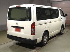 Photo of the vehicle Toyota HiAce