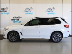 Photo of the vehicle BMW X5