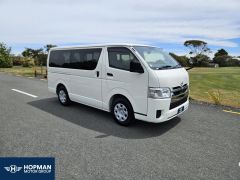 Photo of the vehicle Toyota HiAce