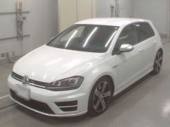 Photo of the vehicle Volkswagen Golf