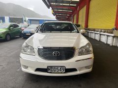 Photo of the vehicle Toyota Crown