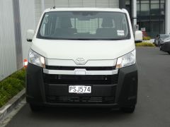 Photo of the vehicle Toyota HiAce