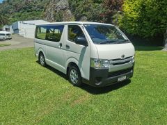 Photo of the vehicle Toyota HiAce