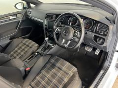 Photo of the vehicle Volkswagen Golf