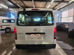 Photo of the vehicle Toyota HiAce