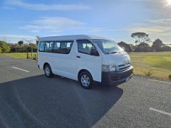 Photo of the vehicle Toyota HiAce