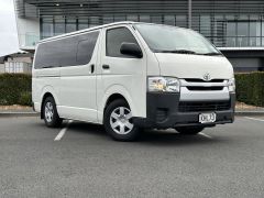 Photo of the vehicle Toyota HiAce