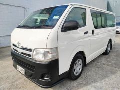 Photo of the vehicle Toyota HiAce