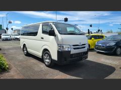 Photo of the vehicle Toyota HiAce