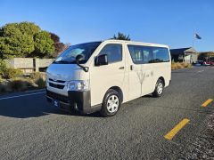 Photo of the vehicle Toyota HiAce