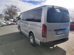 Photo of the vehicle Toyota HiAce