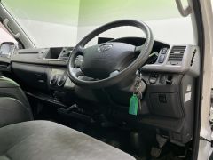 Photo of the vehicle Toyota HiAce