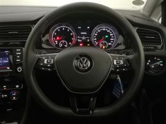 Photo of the vehicle Volkswagen Golf