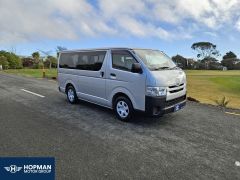 Photo of the vehicle Toyota HiAce