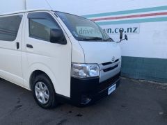 Photo of the vehicle Toyota HiAce