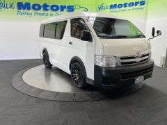 Photo of the vehicle Toyota HiAce