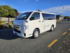 Photo of the vehicle Toyota HiAce