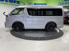 Photo of the vehicle Toyota HiAce